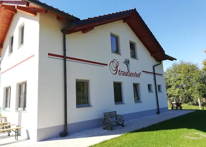 Agroturismo Straussenhof Halmer *